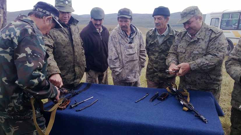 Добровольные дружинники на занятиях по огневой подготовке